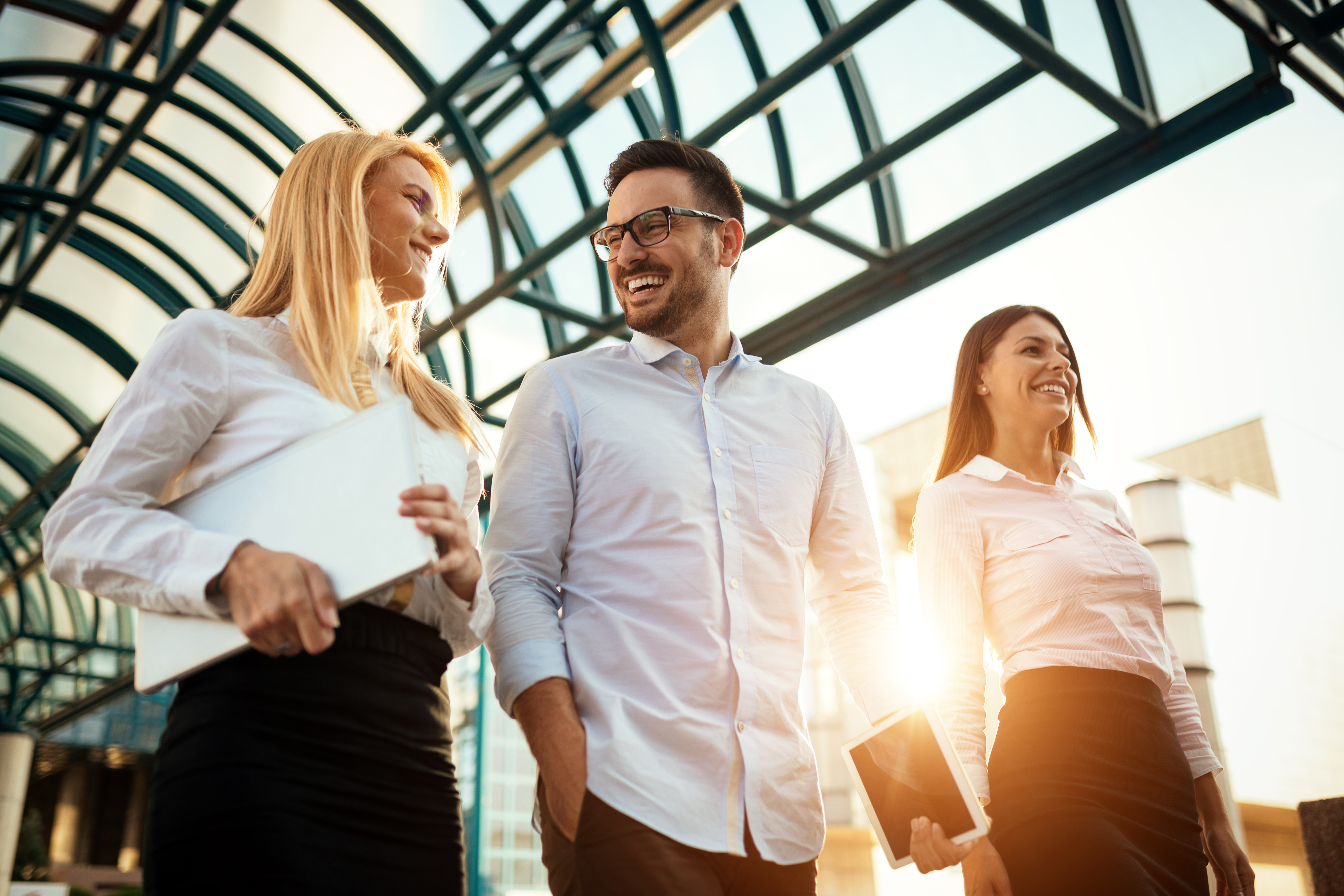 Business-Team im Gespräch — Geschäftskunden